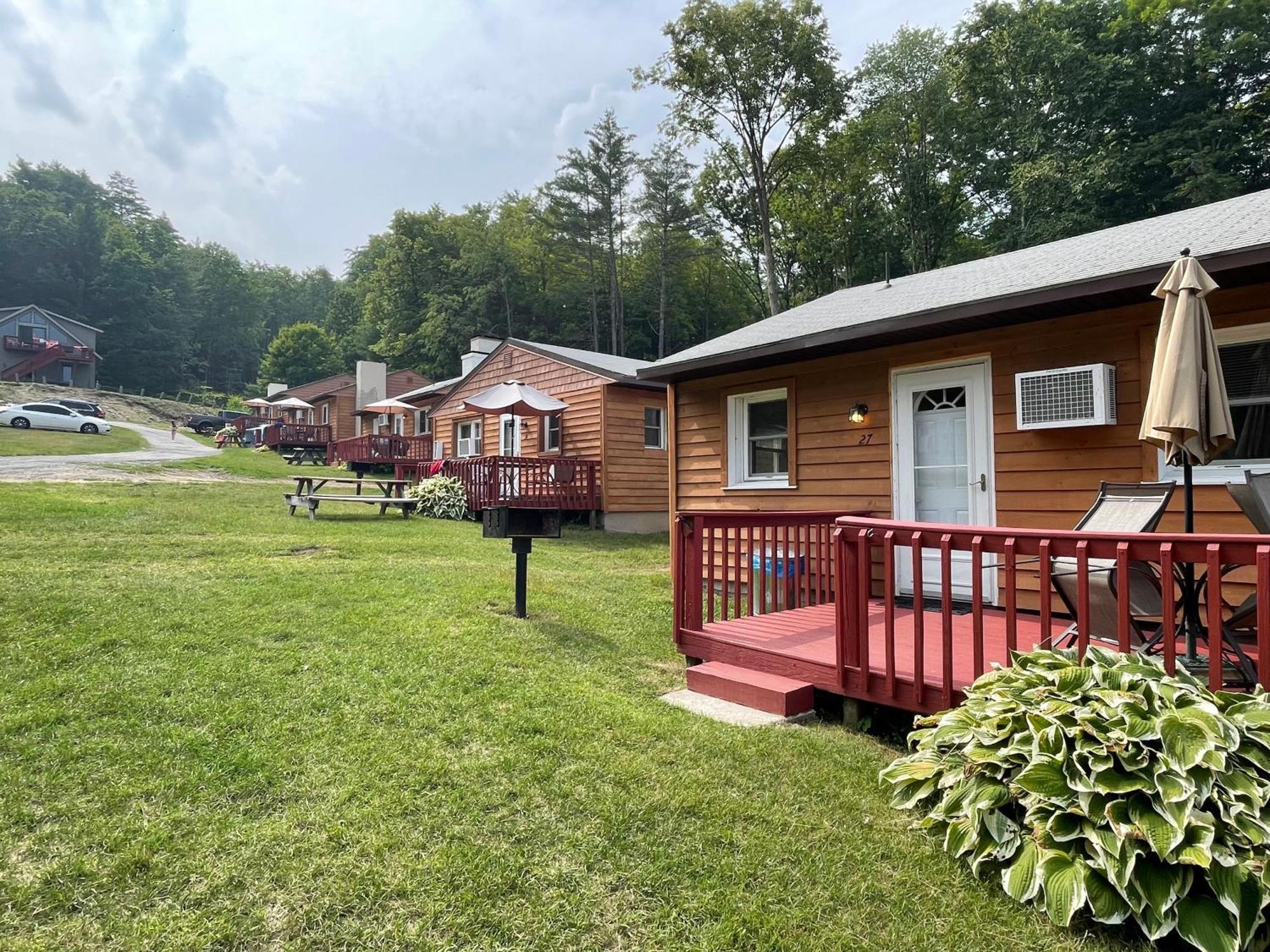 Hill View Motel And Cottages Лейк Джордж Екстериор снимка